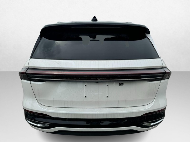 Lincoln Nautilus Vehicle Full-screen Gallery Image 06