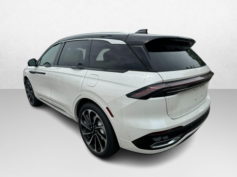 Lincoln Nautilus Vehicle Full-screen Gallery Image 07