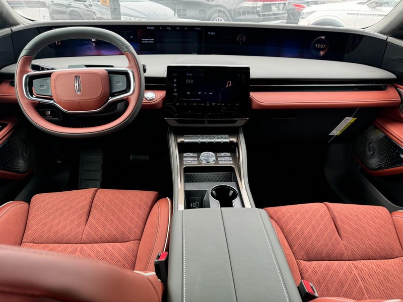 Lincoln Nautilus Vehicle Full-screen Gallery Image 09