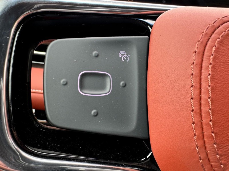 Lincoln Nautilus Vehicle Full-screen Gallery Image 18