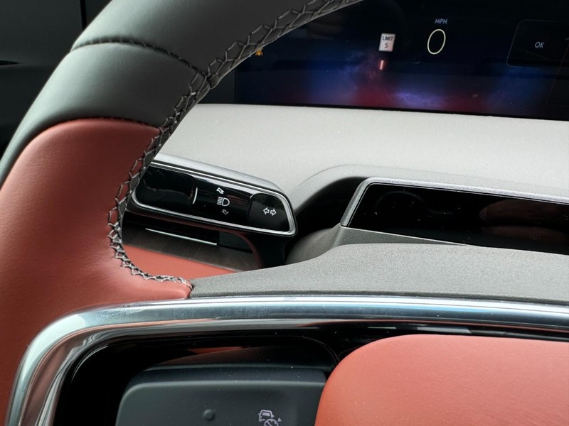 Lincoln Nautilus Vehicle Full-screen Gallery Image 20