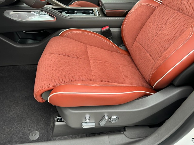 Lincoln Nautilus Vehicle Full-screen Gallery Image 26