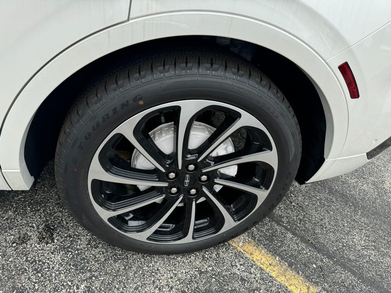 Lincoln Nautilus Vehicle Full-screen Gallery Image 27