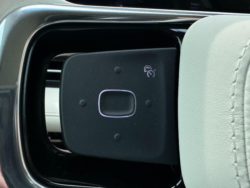 Lincoln Nautilus Vehicle Full-screen Gallery Image 18