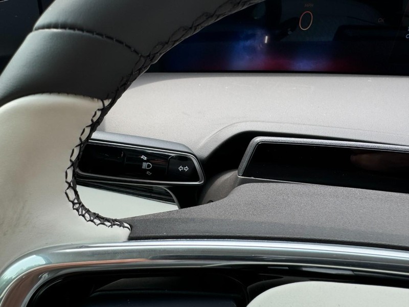 Lincoln Nautilus Vehicle Full-screen Gallery Image 20