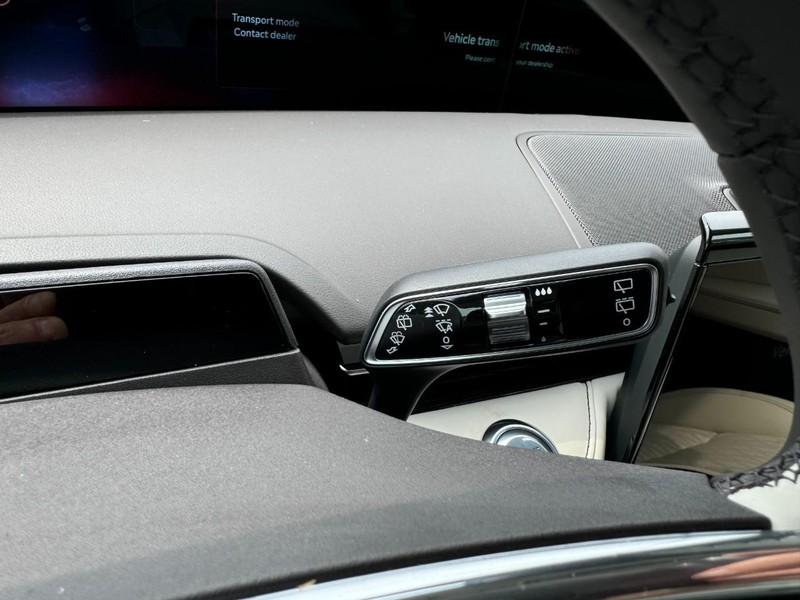 Lincoln Nautilus Vehicle Full-screen Gallery Image 21