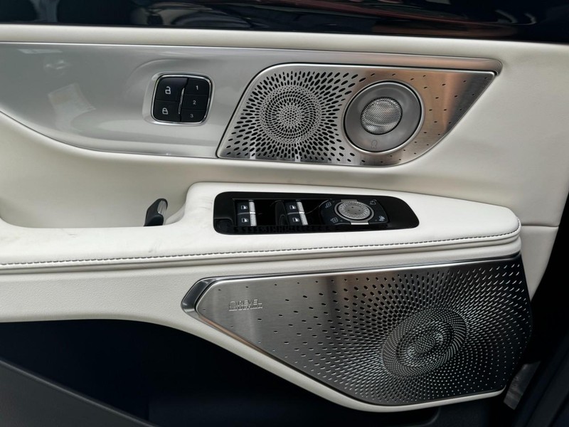 Lincoln Nautilus Vehicle Full-screen Gallery Image 25