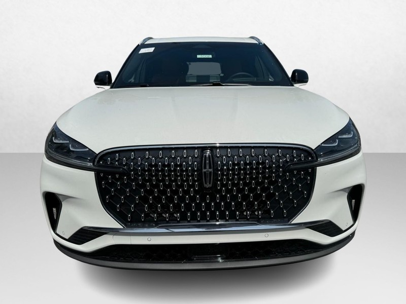 Lincoln Aviator Vehicle Full-screen Gallery Image 02