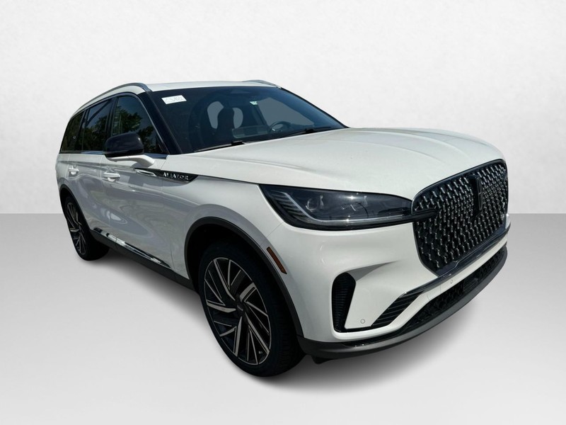 Lincoln Aviator Vehicle Full-screen Gallery Image 03