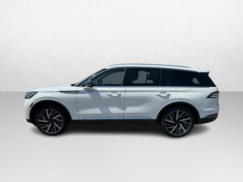 Lincoln Aviator Vehicle Full-screen Gallery Image 08