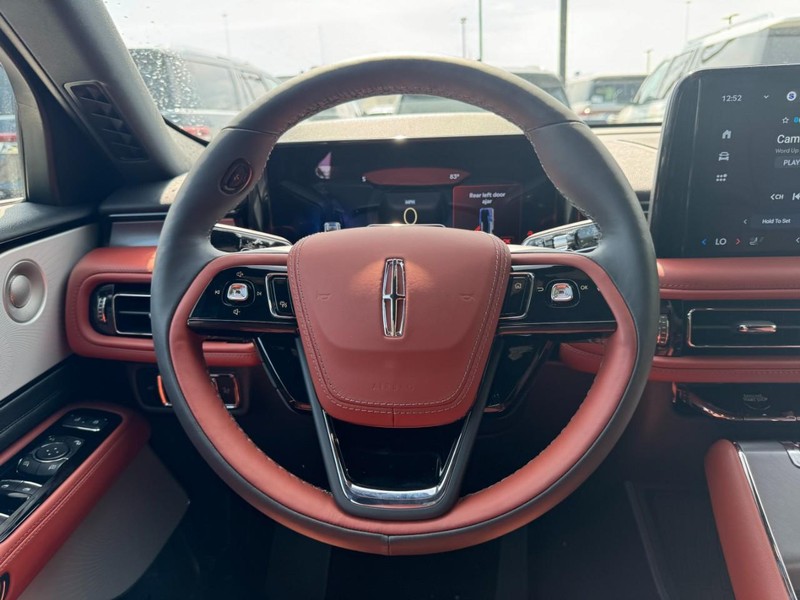 Lincoln Aviator Vehicle Full-screen Gallery Image 10