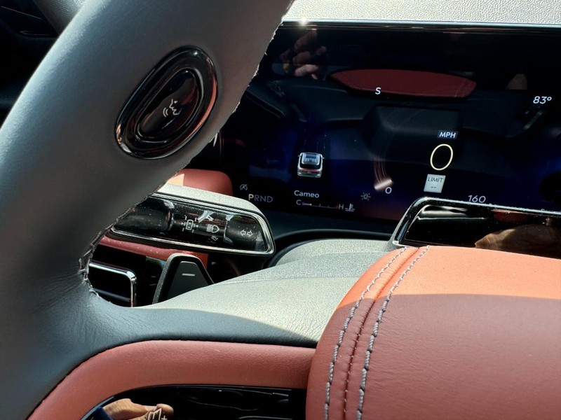 Lincoln Aviator Vehicle Full-screen Gallery Image 20