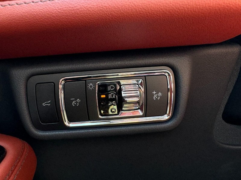 Lincoln Aviator Vehicle Full-screen Gallery Image 22