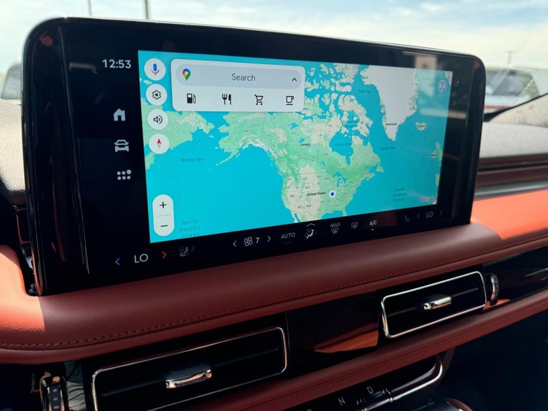 Lincoln Aviator Vehicle Full-screen Gallery Image 23
