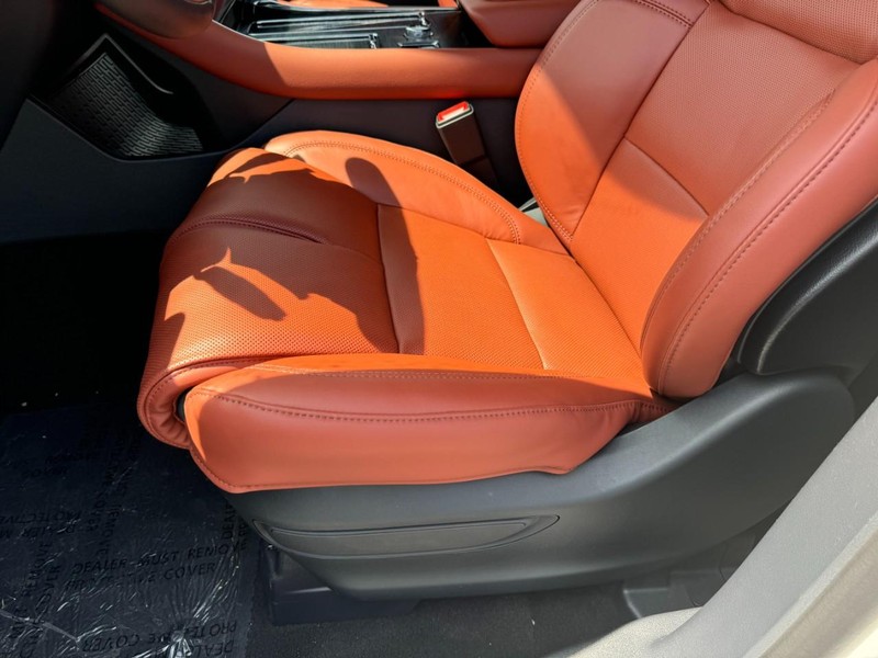 Lincoln Aviator Vehicle Full-screen Gallery Image 26