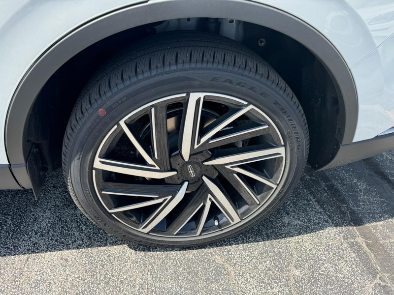 Lincoln Aviator Vehicle Full-screen Gallery Image 27