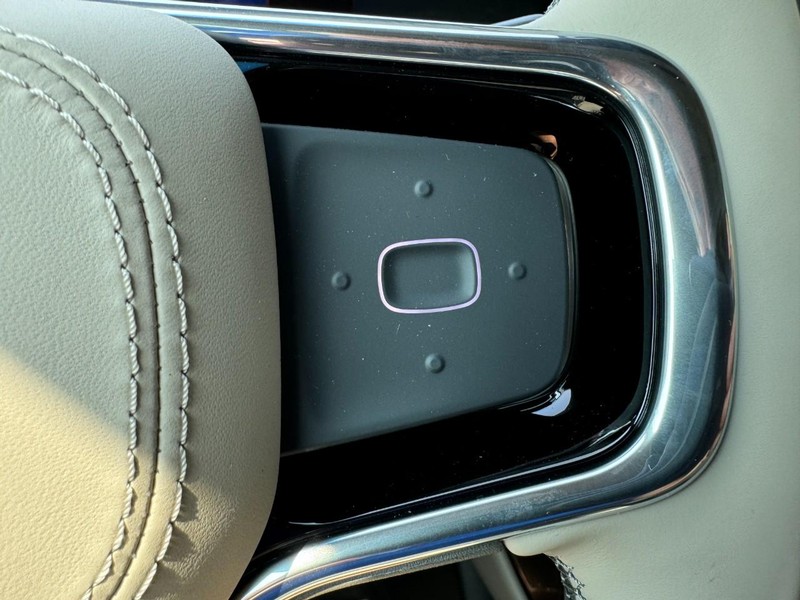 Lincoln Nautilus Vehicle Full-screen Gallery Image 17