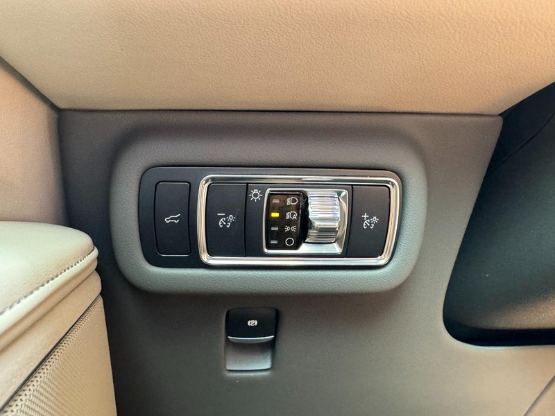Lincoln Nautilus Vehicle Full-screen Gallery Image 20