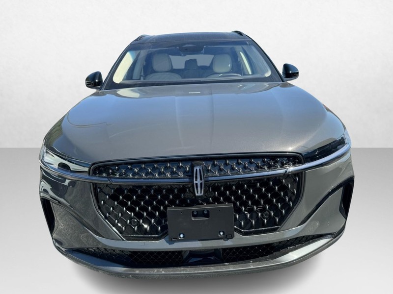 Lincoln Nautilus Vehicle Full-screen Gallery Image 02