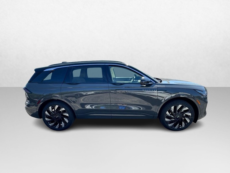 Lincoln Nautilus Vehicle Full-screen Gallery Image 04