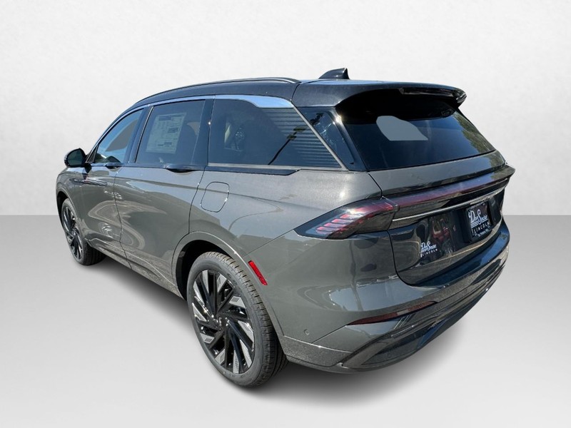 Lincoln Nautilus Vehicle Full-screen Gallery Image 07