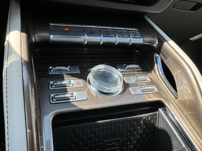 Lincoln Nautilus Vehicle Full-screen Gallery Image 17