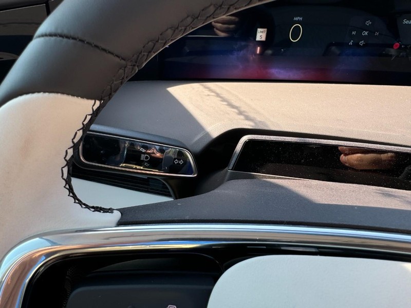 Lincoln Nautilus Vehicle Full-screen Gallery Image 20