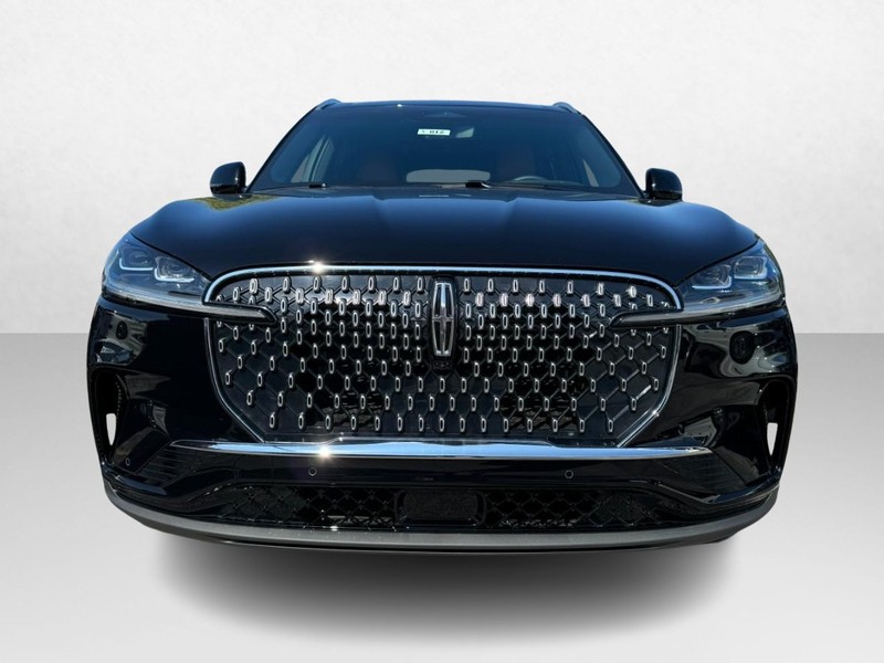 Lincoln Aviator Vehicle Full-screen Gallery Image 02