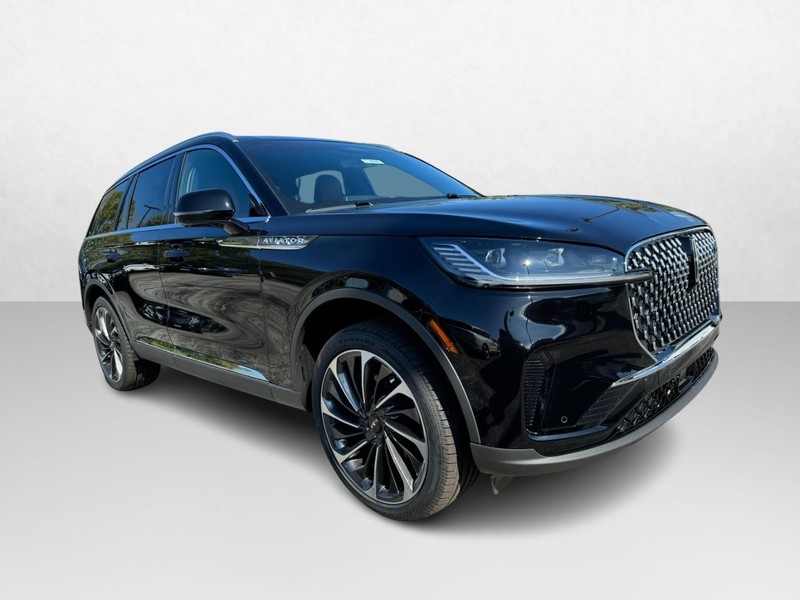 Lincoln Aviator Vehicle Full-screen Gallery Image 03