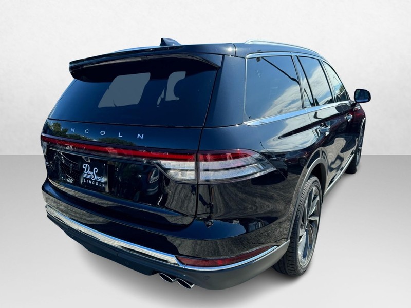 Lincoln Aviator Vehicle Full-screen Gallery Image 05