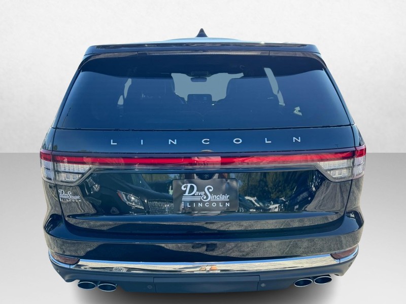 Lincoln Aviator Vehicle Full-screen Gallery Image 06