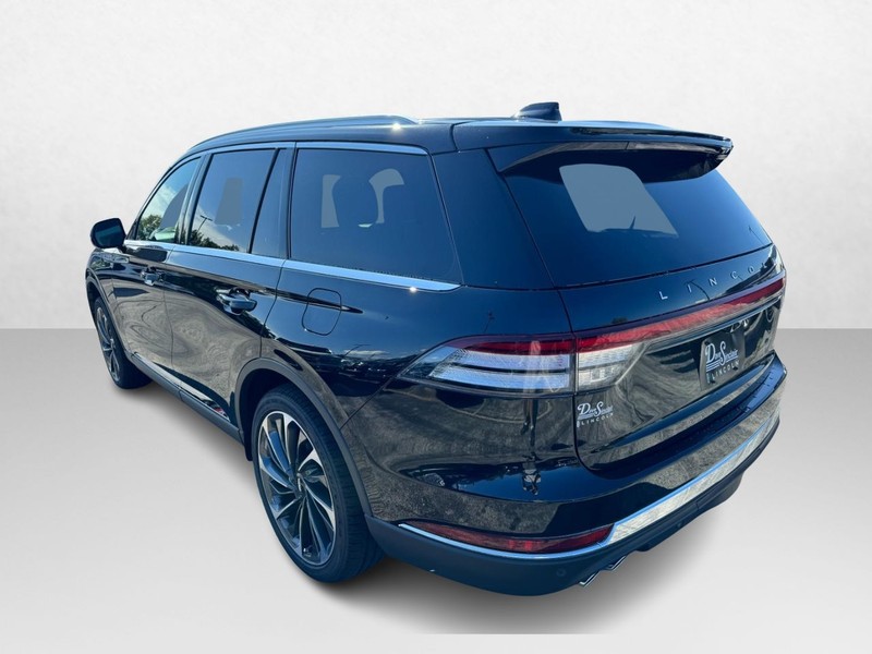 Lincoln Aviator Vehicle Full-screen Gallery Image 07