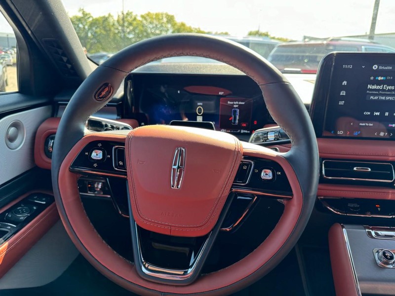 Lincoln Aviator Vehicle Full-screen Gallery Image 10