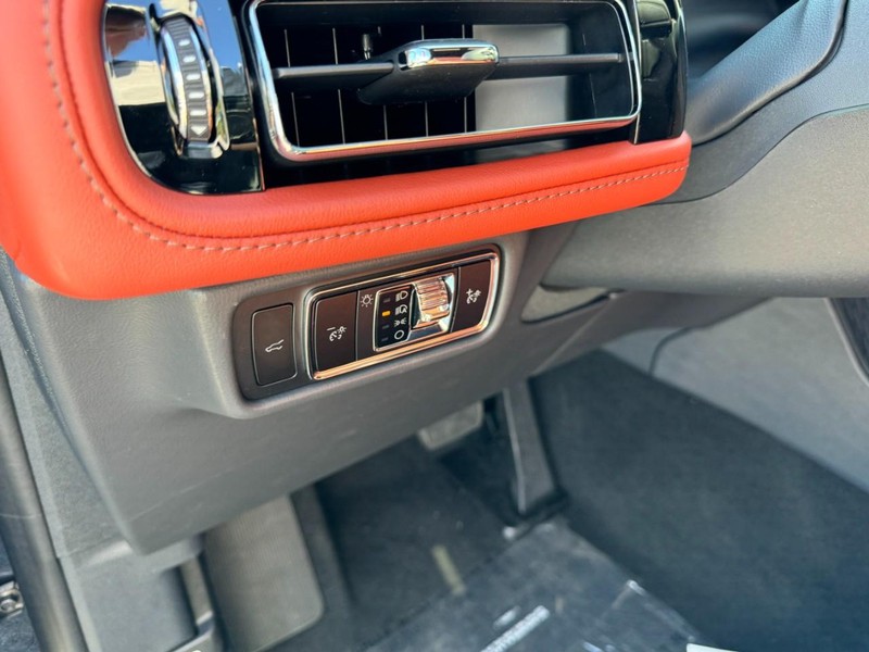 Lincoln Aviator Vehicle Full-screen Gallery Image 14