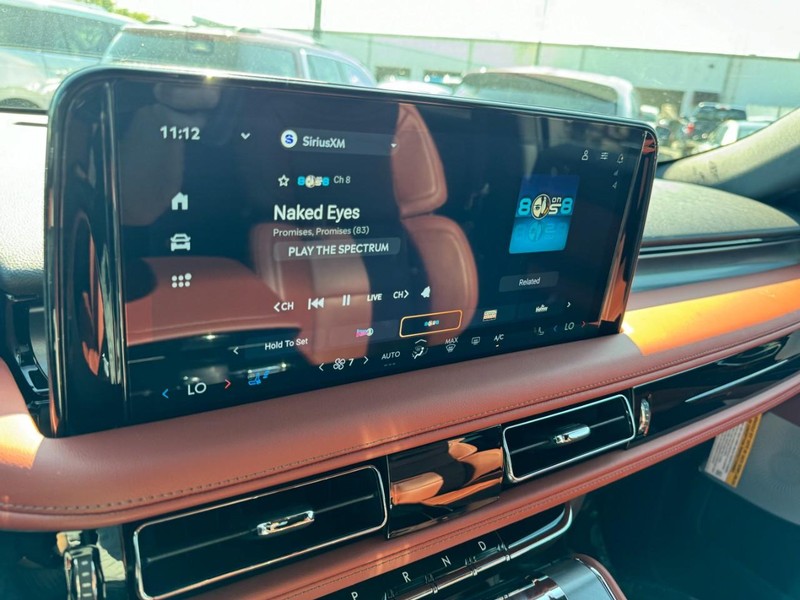 Lincoln Aviator Vehicle Full-screen Gallery Image 16