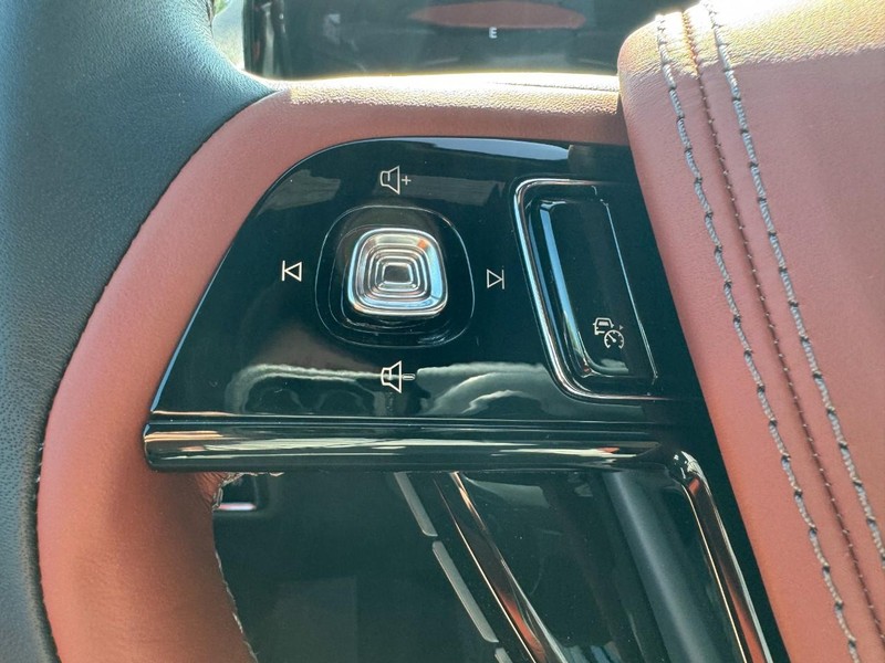 Lincoln Aviator Vehicle Full-screen Gallery Image 18