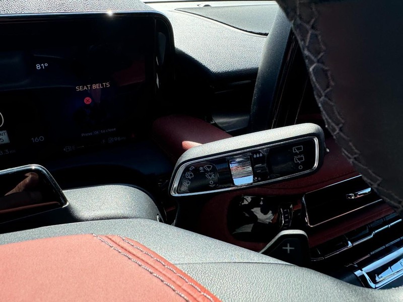Lincoln Aviator Vehicle Full-screen Gallery Image 21