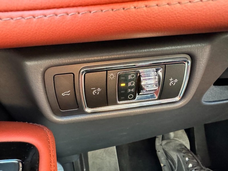 Lincoln Aviator Vehicle Full-screen Gallery Image 22