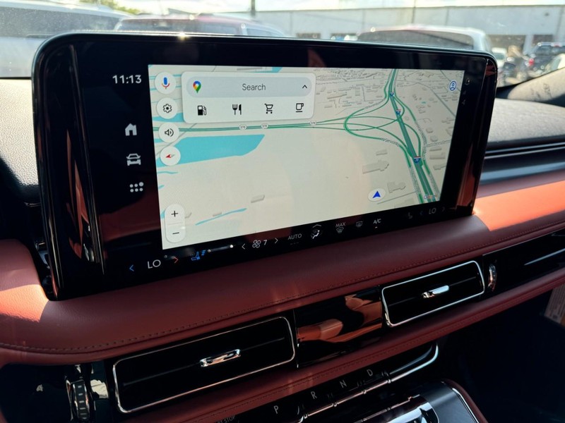 Lincoln Aviator Vehicle Full-screen Gallery Image 23