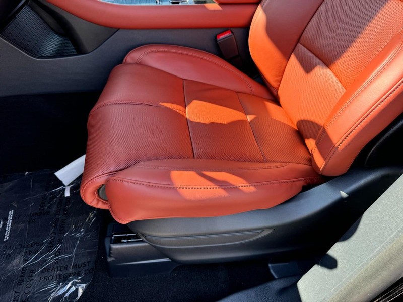 Lincoln Aviator Vehicle Full-screen Gallery Image 26