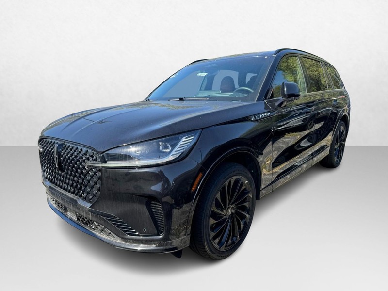 Lincoln Aviator Vehicle Full-screen Gallery Image 02