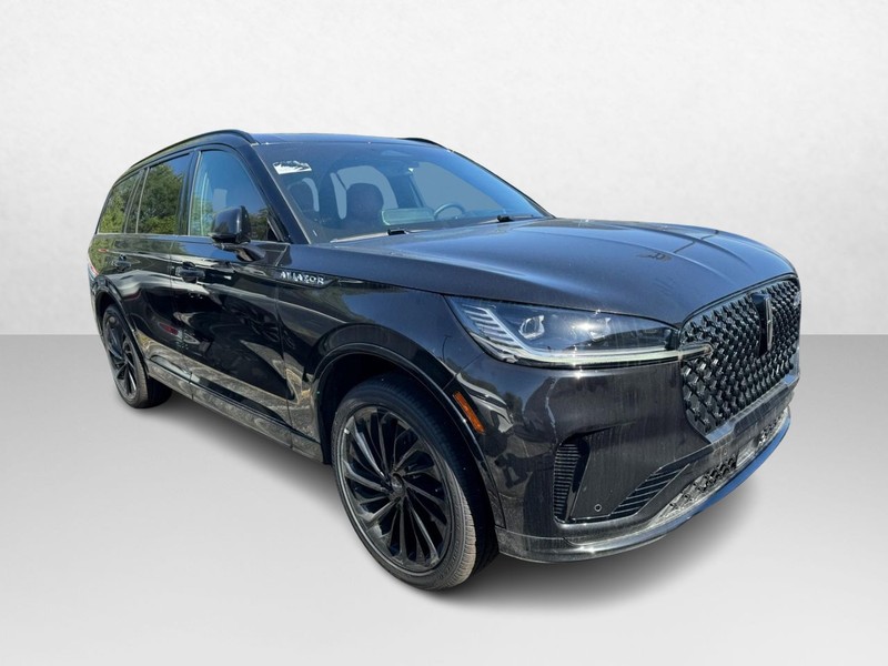 Lincoln Aviator Vehicle Full-screen Gallery Image 03