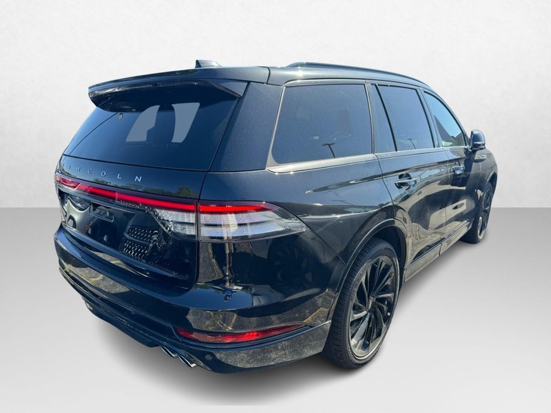 Lincoln Aviator Vehicle Full-screen Gallery Image 06