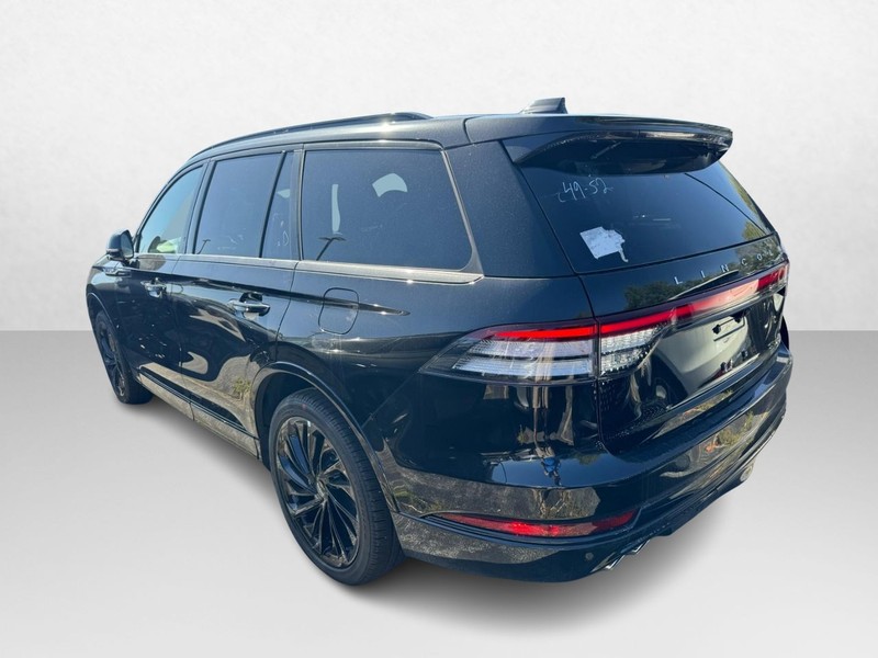 Lincoln Aviator Vehicle Full-screen Gallery Image 08