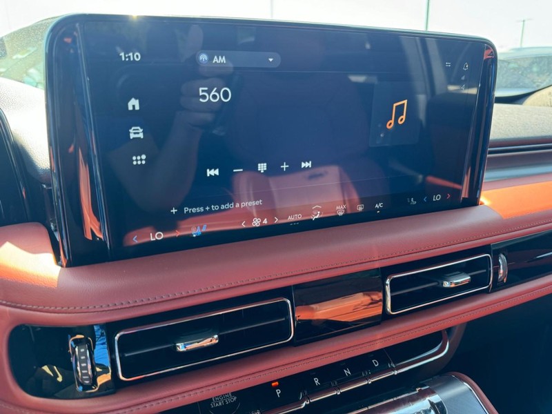 Lincoln Aviator Vehicle Full-screen Gallery Image 14