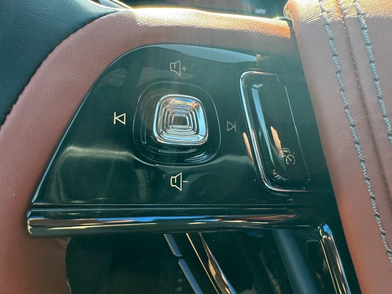 Lincoln Aviator Vehicle Full-screen Gallery Image 16