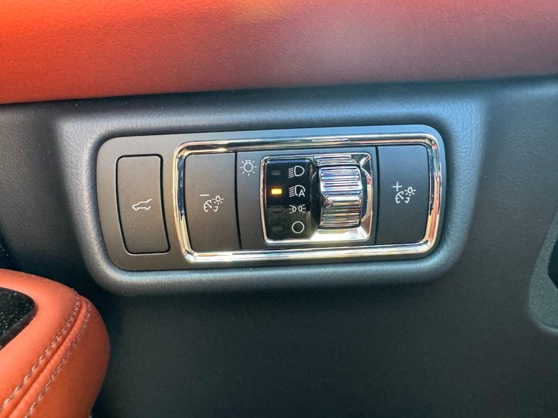 Lincoln Aviator Vehicle Full-screen Gallery Image 20