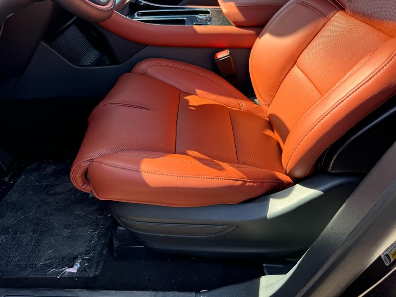 Lincoln Aviator Vehicle Full-screen Gallery Image 24