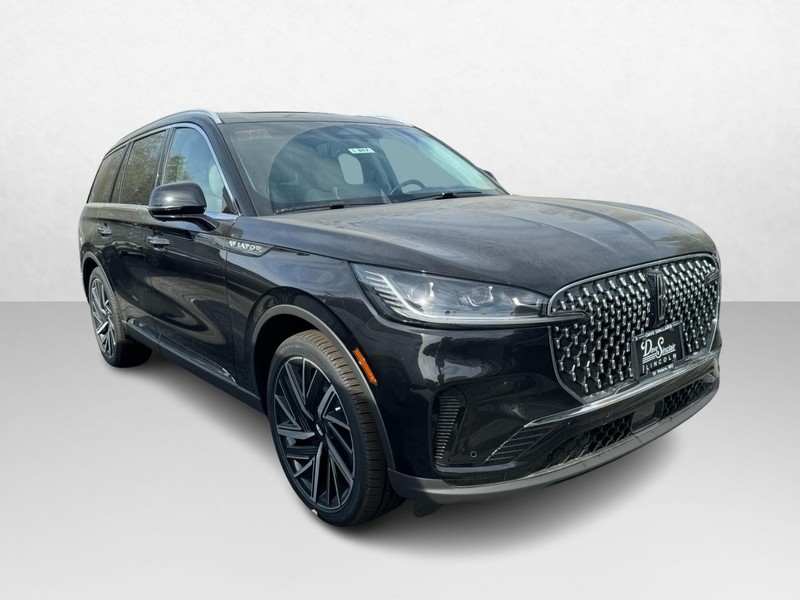 Lincoln Aviator Vehicle Full-screen Gallery Image 04