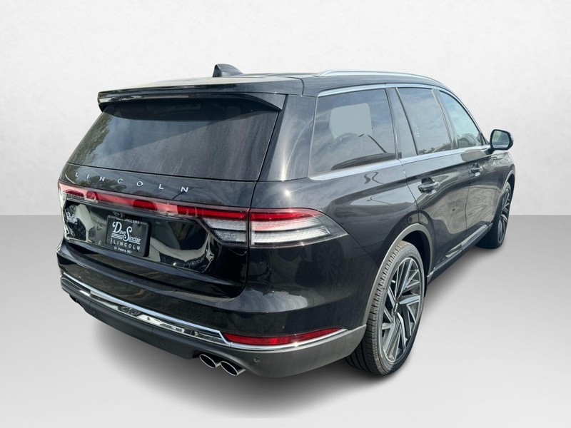 Lincoln Aviator Vehicle Full-screen Gallery Image 06